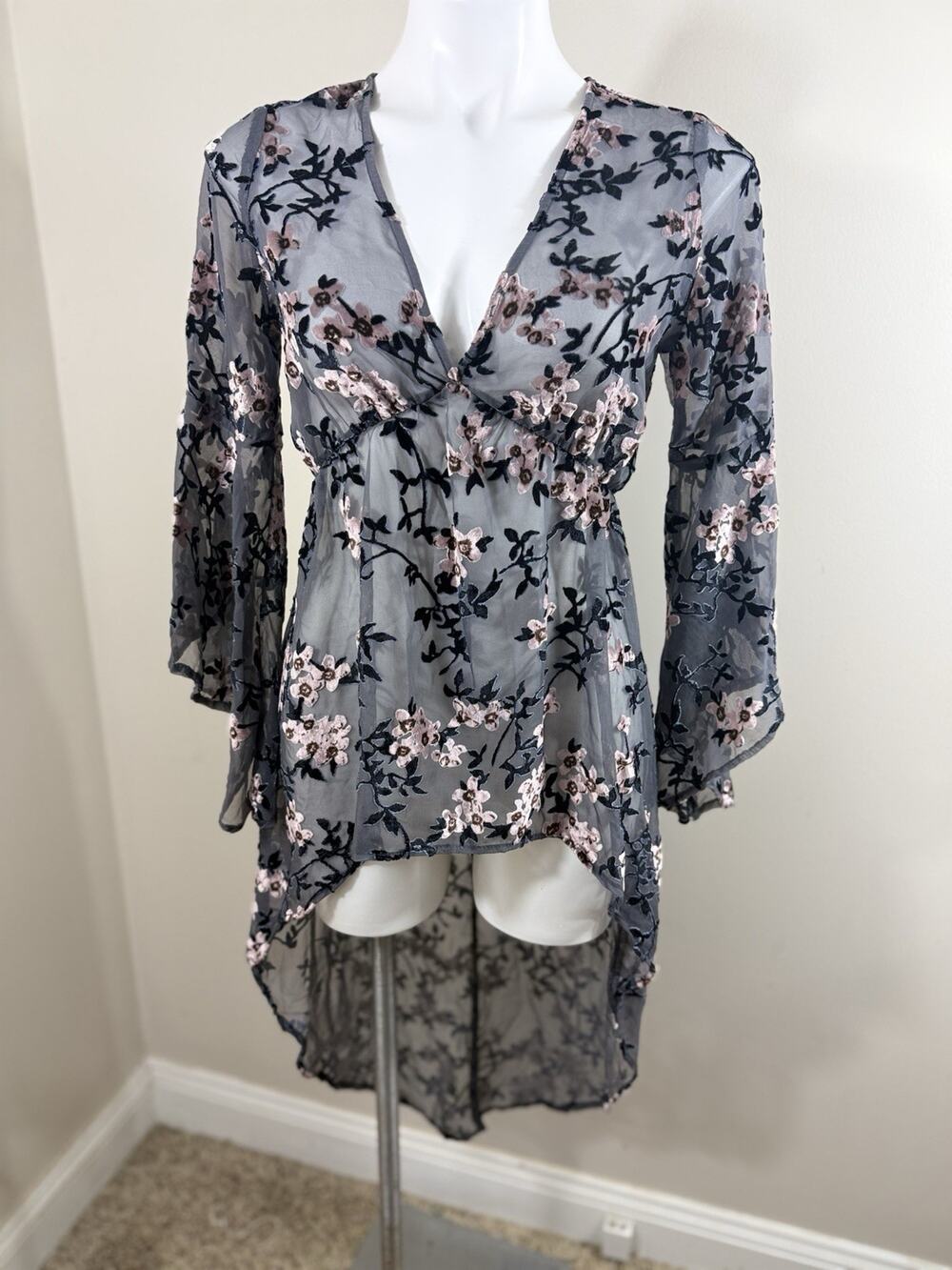 ILLA ILLA Floral Burnout Kimono Womens Size S Gray Pink Boho Festival Layering
